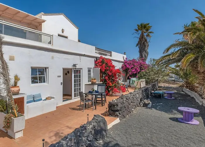 Rosa Eden Apartment *