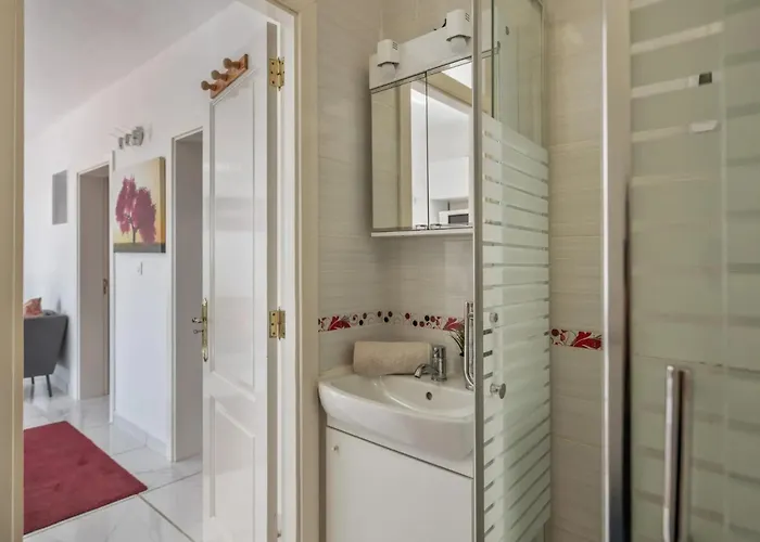 Rosa Eden アパート *